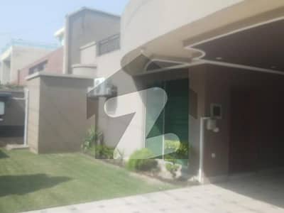 گارڈن ٹاؤن - بابر بلاک گارڈن ٹاؤن لاہور میں 4 کمروں کا 1 کنال مکان 8 کروڑ میں برائے فروخت۔