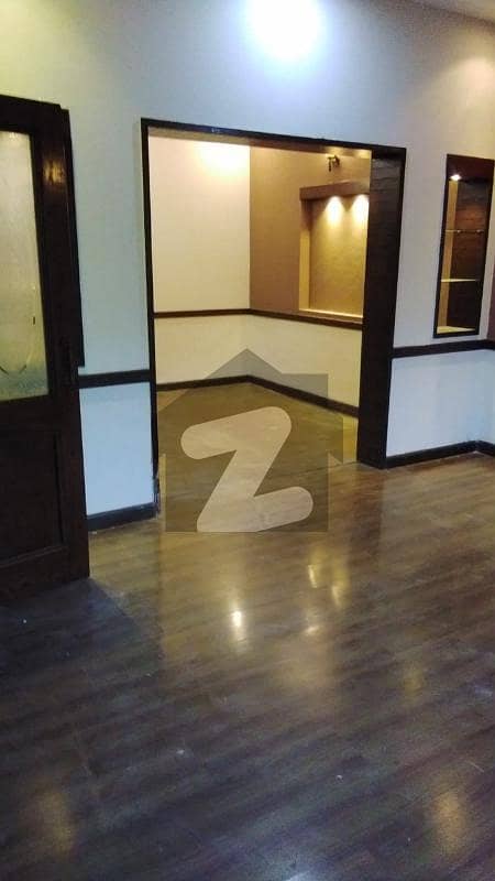 ڈی ایچ اے فیز 8 - بلاک ایل ڈی ایچ اے فیز 8 ڈیفنس (ڈی ایچ اے) لاہور میں 3 کمروں کا 1 کنال بالائی پورشن 1.2 لاکھ میں کرایہ پر دستیاب ہے۔