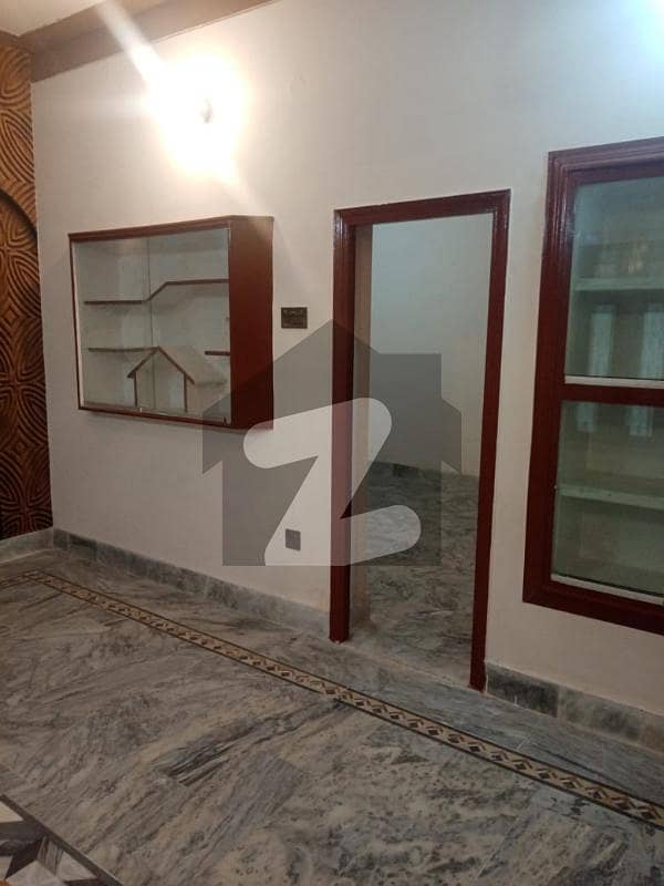 گلستان کالونی نمبر 2 فیصل آباد میں 4 کمروں کا 5 مرلہ مکان 1.25 کروڑ میں برائے فروخت۔