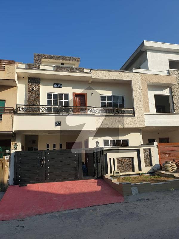 8 Marla Brand New House V I P G-13 Islamabad Size 30x60 Available
