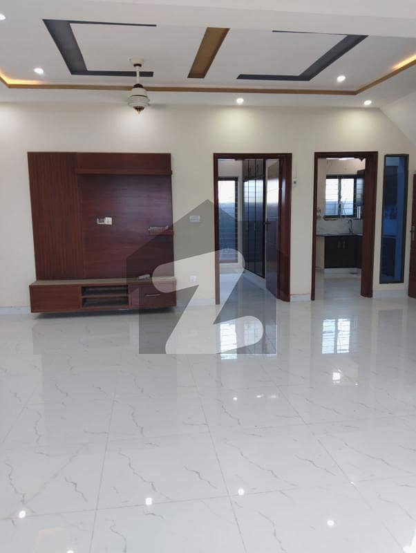 بحریہ آرچرڈ لاہور میں 3 کمروں کا 5 مرلہ مکان 50 ہزار میں کرایہ پر دستیاب ہے۔