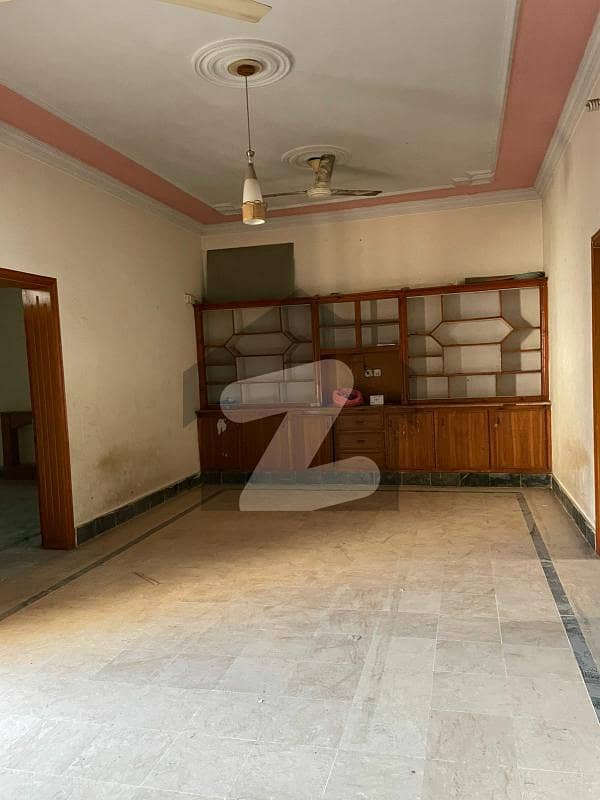 حیات آباد فیز 6 حیات آباد پشاور میں 9 کمروں کا 7 مرلہ مکان 4 کروڑ میں برائے فروخت۔