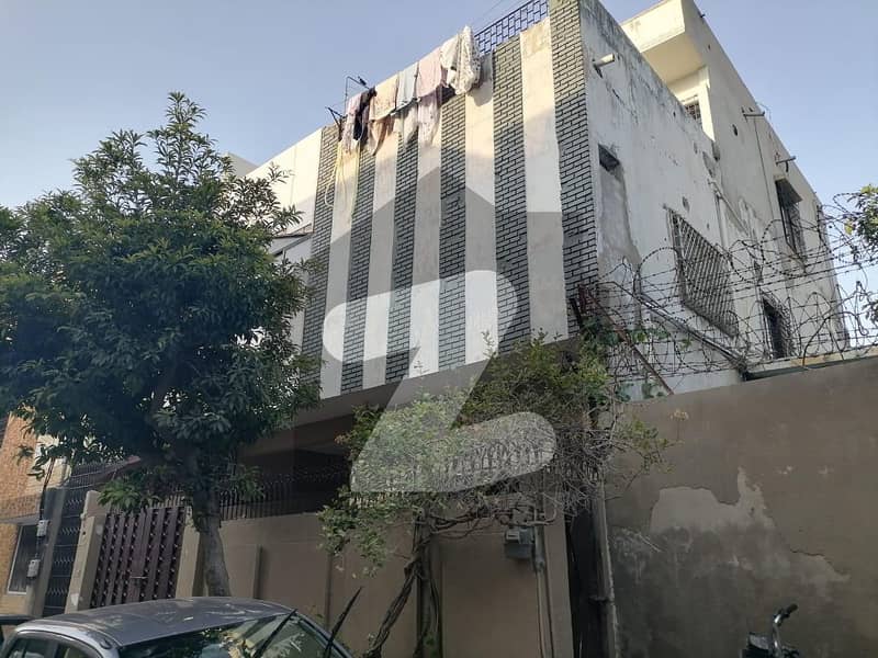 A Stunning House Is Up For Grabs In Gulistan-e-Jauhar - Block 18 Karachi