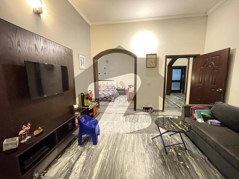 نشیمنِ اقبال فیز 1 نشیمنِ اقبال لاہور میں 5 کمروں کا 1 کنال مکان 4.2 کروڑ میں برائے فروخت۔