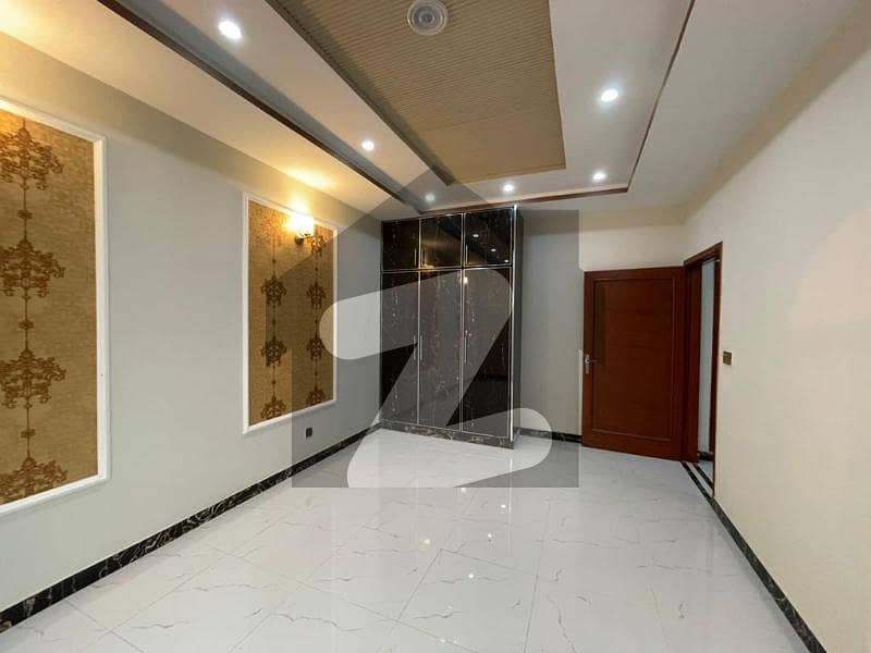 10 MARLA TOP LOCATION HOUSE IS AVAILABLE FOR SALE IN LDA AVENUE - BLOCK D
