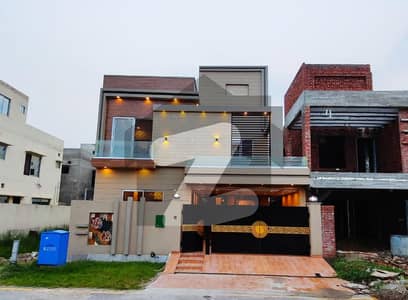 8 Marla Modern Design Beautiful House Available For Sale