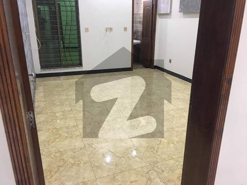 پاک عرب ہاؤسنگ سوسائٹی لاہور میں 3 کمروں کا 10 مرلہ بالائی پورشن 42 ہزار میں کرایہ پر دستیاب ہے۔