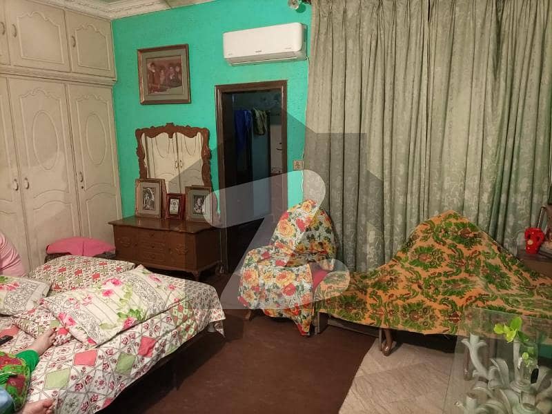 10 Marla Corner House For Sale At Near Wahdat Road For Sale