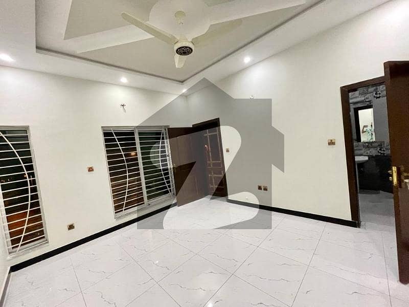 بحریہ انٹلیکچول ویلج بحریہ ٹاؤن راولپنڈی راولپنڈی میں 6 کمروں کا 12 مرلہ مکان 3.9 کروڑ میں برائے فروخت۔