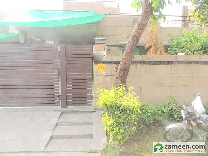 Offer Upper Portion 2 Kanal 3 Bed House Upper Portion  In Phase 2  R  Block Beautiful House With Ideal Location And Very Reasonable Rent