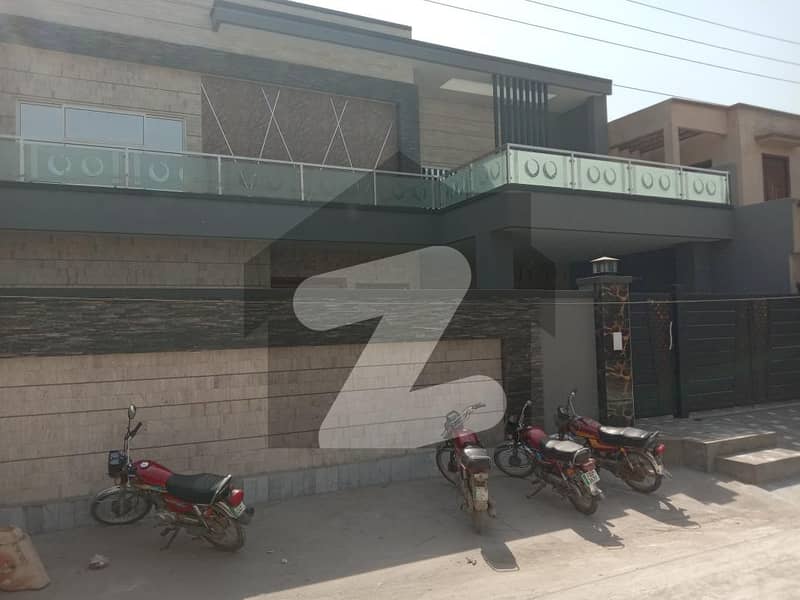 1 Kanal House available for sale in Saeed Colony if you hurry