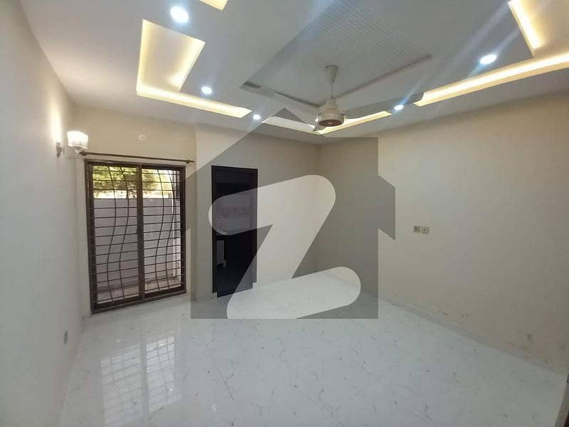 1 Kanal Full House 6 Bedrooms With Attached 7 Washrooms 2 Car Parking One Servant Room And Beautiful Location