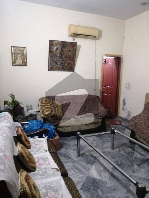 الحمرا ٹاؤن لاہور میں 2 کمروں کا 5 مرلہ زیریں پورشن 27 ہزار میں کرایہ پر دستیاب ہے۔