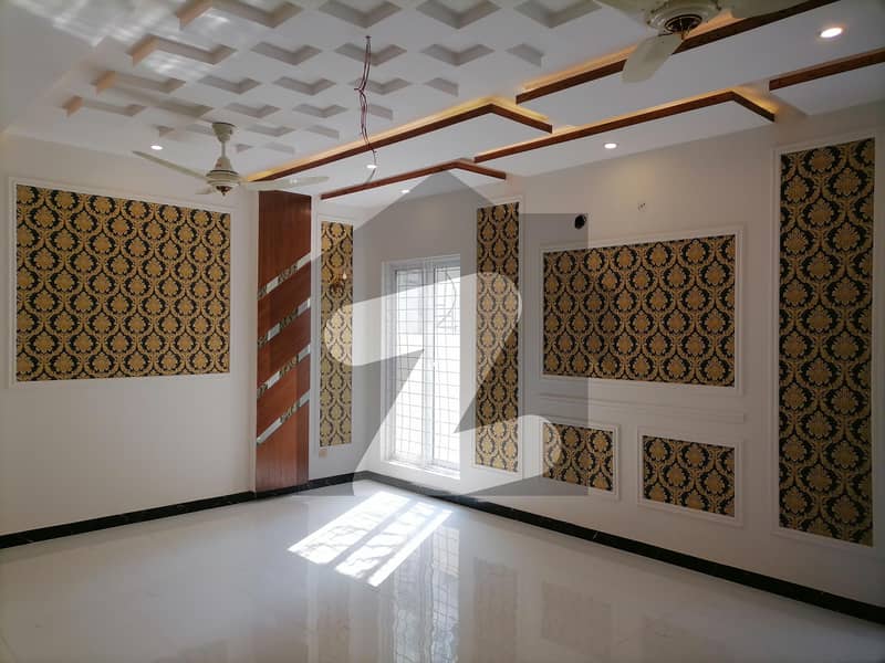 ویلینشیاء ۔ بلاک ای1 ویلینشیاء ہاؤسنگ سوسائٹی لاہور میں 5 کمروں کا 1 کنال مکان 7.5 کروڑ میں برائے فروخت۔