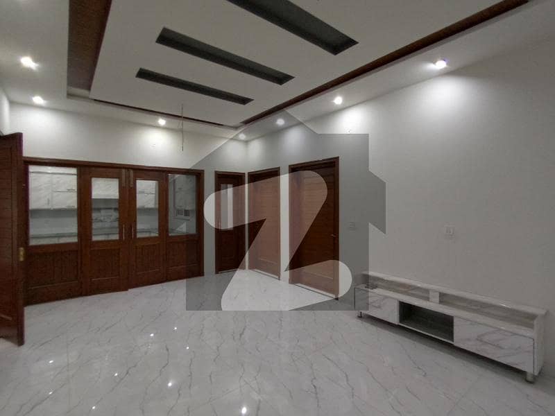 ماڈل سٹی ون کینال روڈ فیصل آباد میں 5 کمروں کا 7 مرلہ مکان 2.25 کروڑ میں برائے فروخت۔