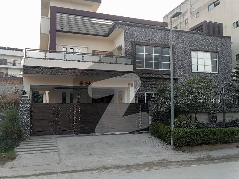 1  Kanal House Available For Rent