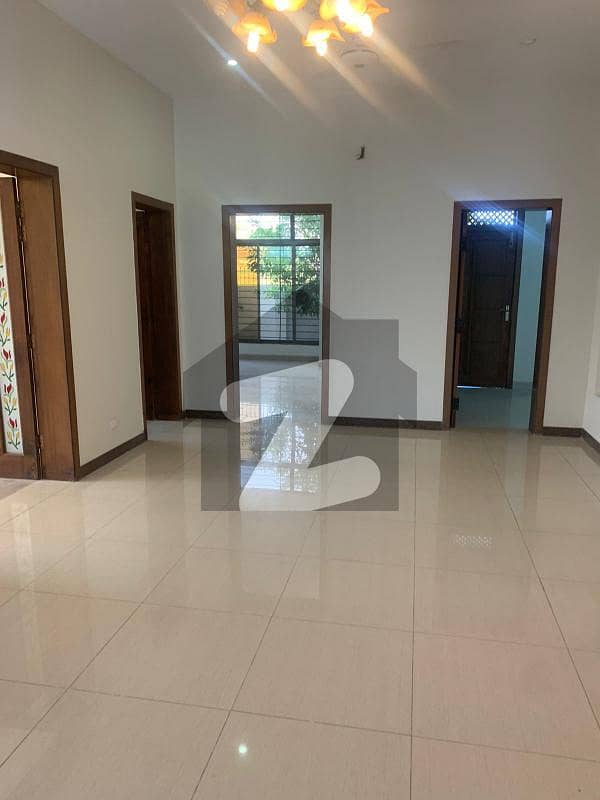 Beautiful 1kanal house for rent Beautiful 1kanal house for rent