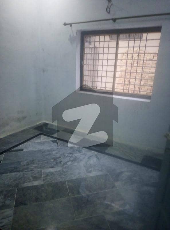 پشاور روڈ راولپنڈی میں 5 کمروں کا 5 مرلہ مکان 55 ہزار میں کرایہ پر دستیاب ہے۔