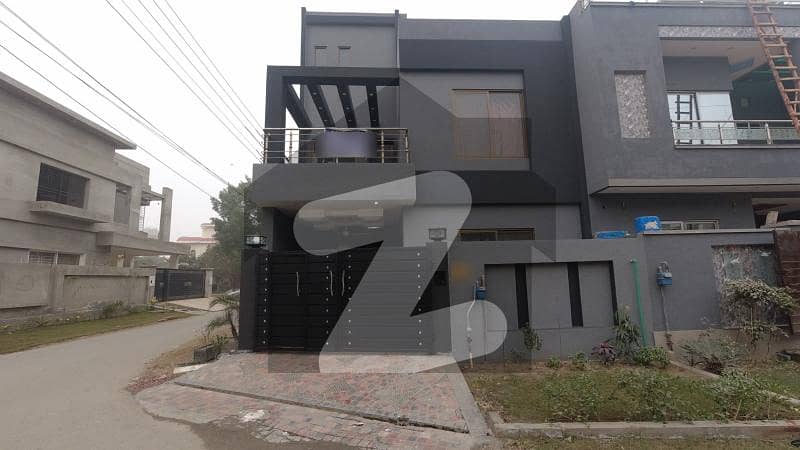 To sale You Can Find Spacious Corner House In Canal Garden - Block C