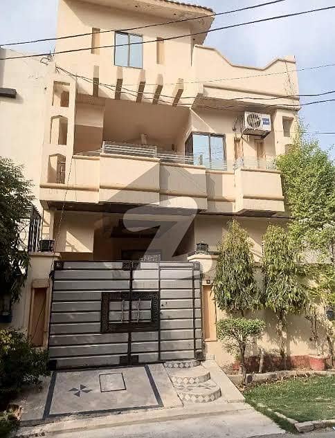 حاجی پورہ روڈ سیالکوٹ میں 3 کمروں کا 4 مرلہ مکان 75 لاکھ میں برائے فروخت۔ حاجی پورہ روڈ سیالکوٹ میں 3 کمروں کا 4 مرلہ مکان 75 لاکھ میں برائے فروخت۔