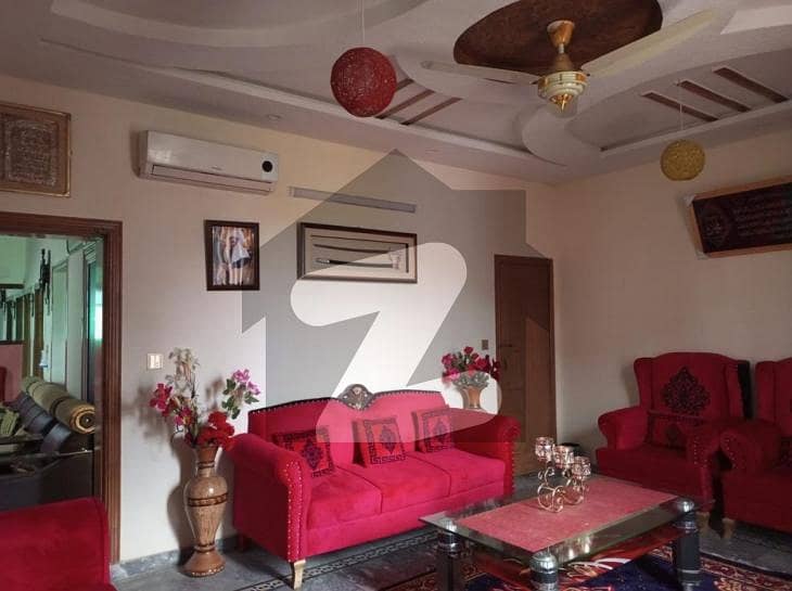 اسلام آباد ایکسپریس وے اسلام آباد میں 3 کمروں کا 8 مرلہ مکان 1.05 کروڑ میں برائے فروخت۔