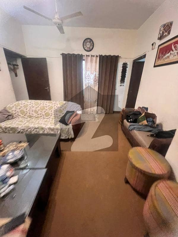 گلبرگ لاہور میں 4 کمروں کا 10 مرلہ مکان 3 کروڑ میں برائے فروخت۔
