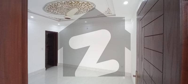 سلطان ٹاؤن لاہور میں 4 کمروں کا 3 مرلہ مکان 1.6 کروڑ میں برائے فروخت۔