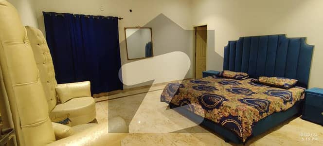 ایل ڈی اے ایوینیو لاہور میں 11 کمروں کا 1 کنال عمارت 3.2 لاکھ میں کرایہ پر دستیاب ہے۔