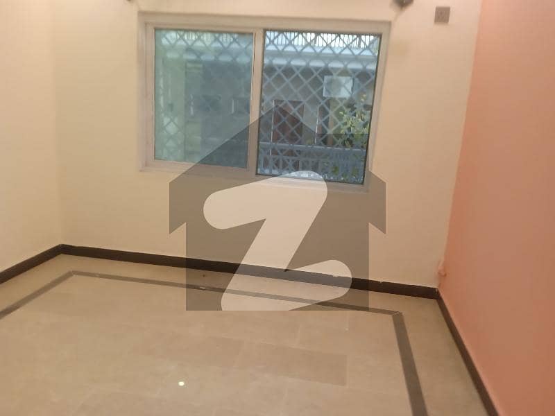 ایف ۔ 10 مرکز ایف ۔ 10 اسلام آباد میں 4 کمروں کا 4 مرلہ مکان 2.5 کروڑ میں برائے فروخت۔
