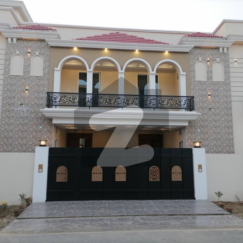 الرزاق رائلز ساہیوال میں 6 کمروں کا 10 مرلہ مکان 3.15 کروڑ میں برائے فروخت۔
