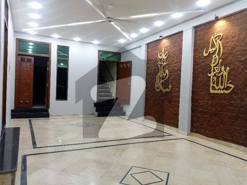سوان گارڈن ۔ بلاک اے سوان گارڈن اسلام آباد میں 9 کمروں کا 12 مرلہ مکان 1.5 لاکھ میں کرایہ پر دستیاب ہے۔