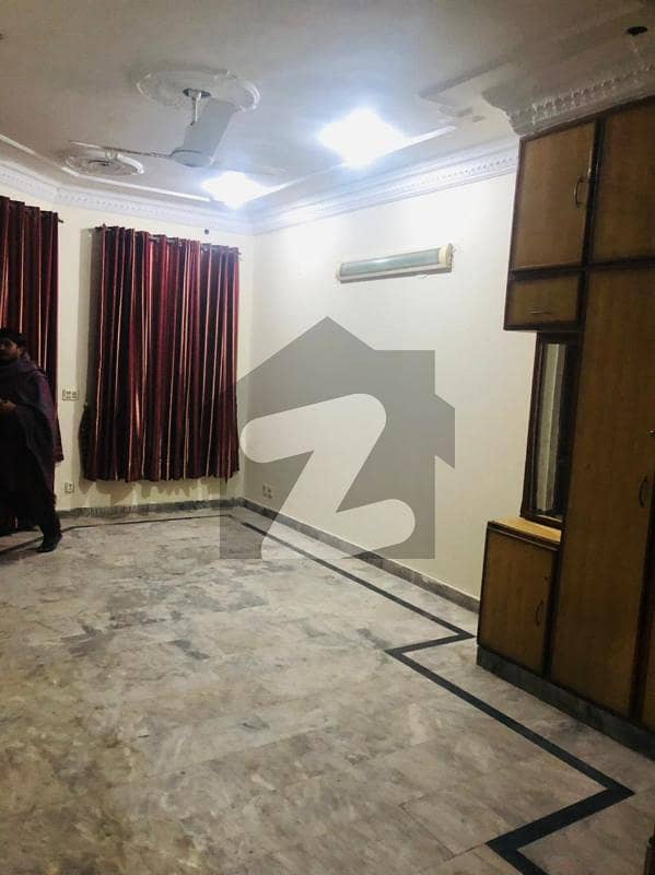 جوڈیشل کالونی لاہور میں 6 کمروں کا 10 مرلہ مکان 1.05 لاکھ میں کرایہ پر دستیاب ہے۔