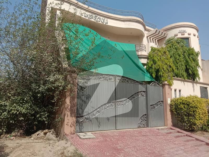 Upper Portion Of 5 Marla Available For rent In Saeed Colony