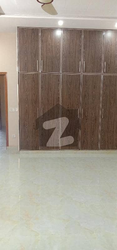 ایل ڈی اے ایوینیو ۔ بلاک سی ایل ڈی اے ایوینیو لاہور میں 3 کمروں کا 1 کنال بالائی پورشن 52 ہزار میں کرایہ پر دستیاب ہے۔