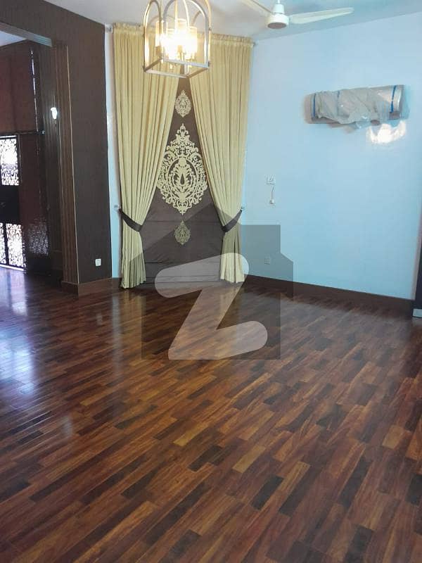 20 Marla Hot Location House Available For Sale On 60 Feet Road