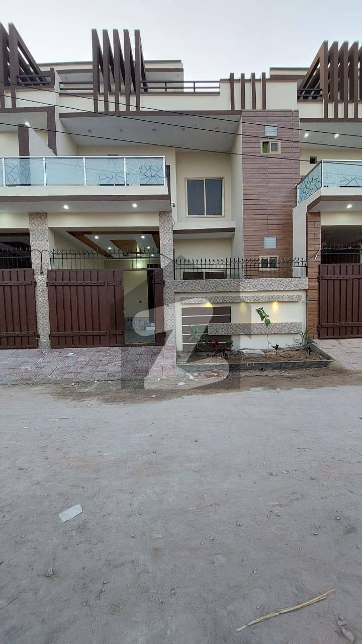 کشمیر روڈ سیالکوٹ میں 5 کمروں کا 7 مرلہ مکان 2.1 کروڑ میں برائے فروخت۔