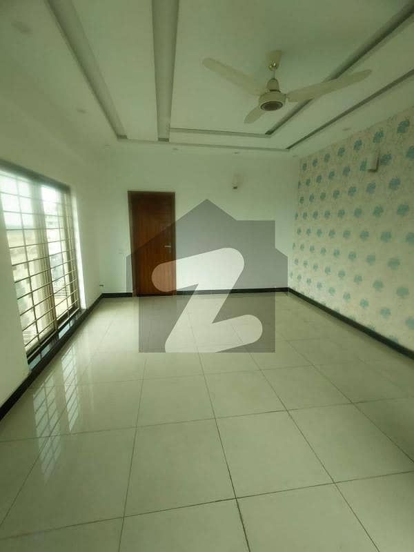 10 Marla 3 Bedrooms Pent House Available For Rent