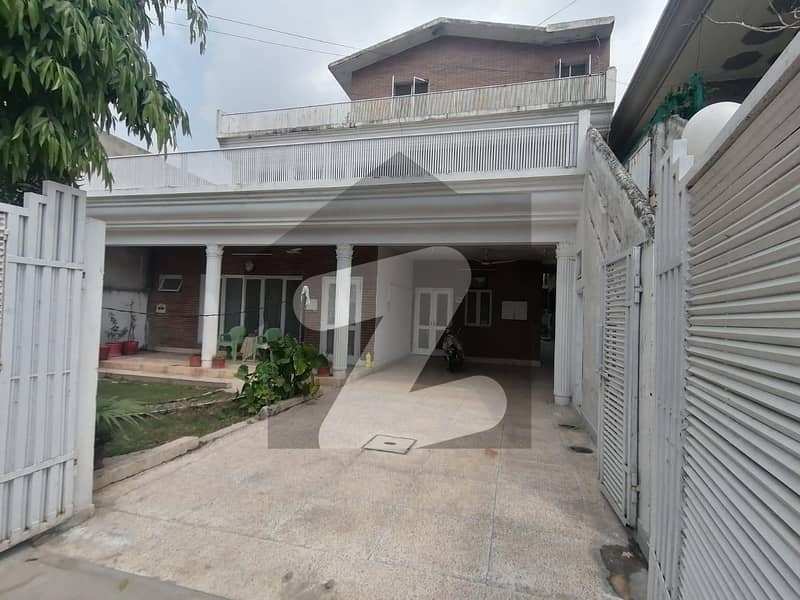 On Excellent Location House In Race Course For rent