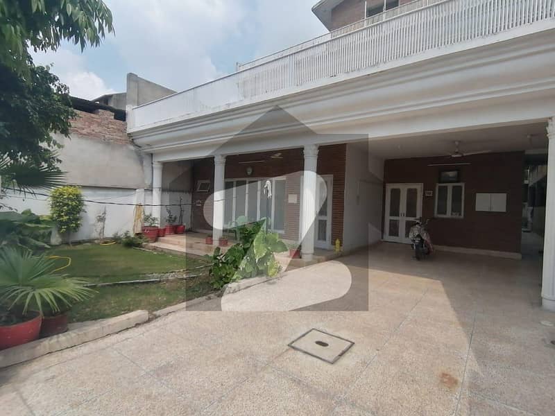 لال کُرتی راولپنڈی میں 6 کمروں کا 14 مرلہ مکان 2.5 لاکھ میں کرایہ پر دستیاب ہے۔