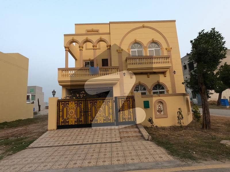 بحریہ نشیمن ۔ زِنیا بحریہ نشیمن لاہور میں 3 کمروں کا 6 مرلہ مکان 1.35 کروڑ میں برائے فروخت۔