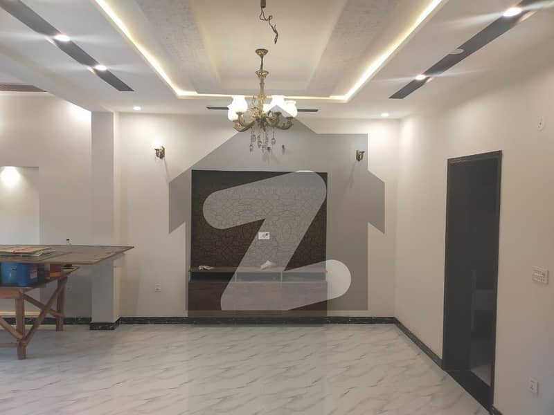 نواب ٹاؤن - بلاک بی نواب ٹاؤن لاہور میں 3 کمروں کا 5 مرلہ مکان 1.65 کروڑ میں برائے فروخت۔