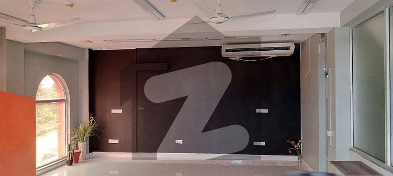 ڈی ایچ اے فیز 4 - بلاک ایفایف فیز 4 ڈیفنس (ڈی ایچ اے) لاہور میں 1 کمرے کا 8 مرلہ دفتر 1.3 لاکھ میں کرایہ پر دستیاب ہے۔