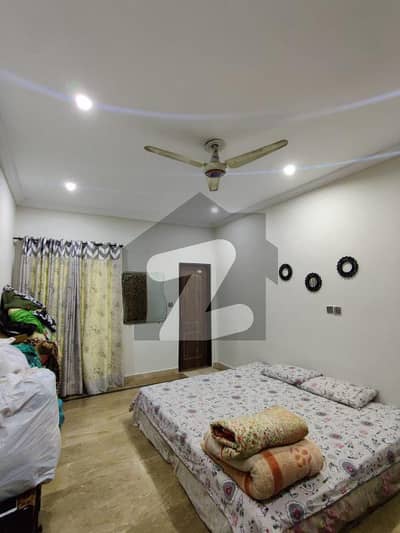 پی سی ایس آئی آر سٹاف کالونی لاہور میں 5 کمروں کا 8 مرلہ مکان 2.4 کروڑ میں برائے فروخت۔