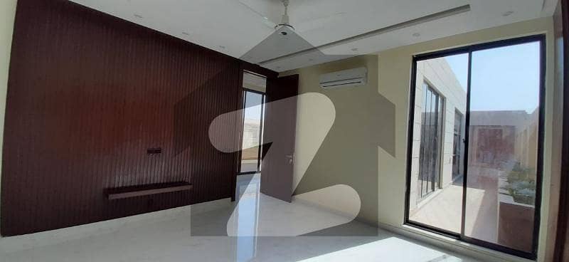 ڈی ایچ اے فیز 8 - بلاک ایم ڈی ایچ اے فیز 8 ڈیفنس (ڈی ایچ اے) لاہور میں 4 کمروں کا 10 مرلہ مکان 1.4 لاکھ میں کرایہ پر دستیاب ہے۔