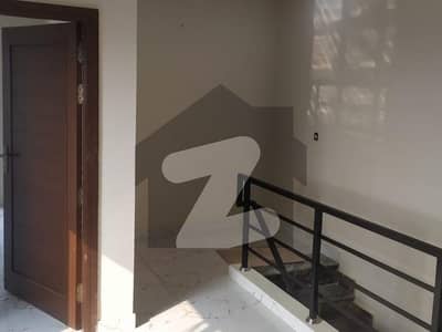 سوساں روڈ فیصل آباد میں 3 کمروں کا 3 مرلہ مکان 22 ہزار میں کرایہ پر دستیاب ہے۔