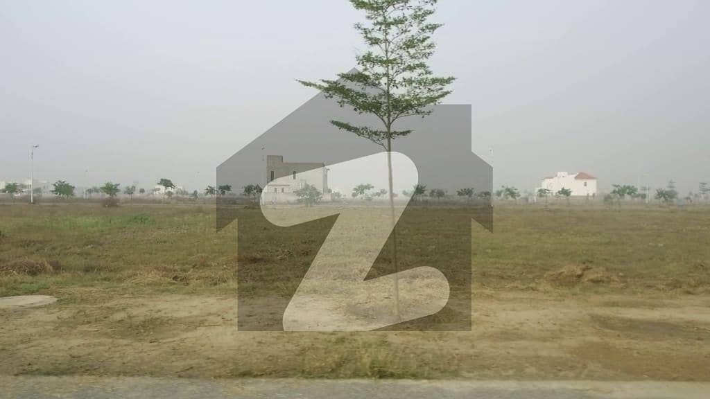 ڈی ایچ اے فیز 7 ڈیفنس (ڈی ایچ اے) لاہور میں 4 مرلہ کمرشل پلاٹ 3.6 کروڑ میں برائے فروخت۔