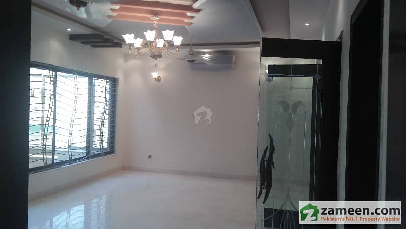 Beautiful 1 Kanal Bungalow Available For Rent At Prime Location