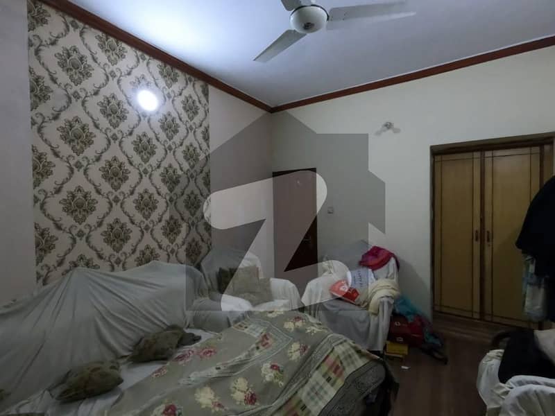ماڈل ٹاؤن ۔ بلاک کیو ماڈل ٹاؤن لاہور میں 5 کمروں کا 9 مرلہ مکان 2.8 کروڑ میں برائے فروخت۔