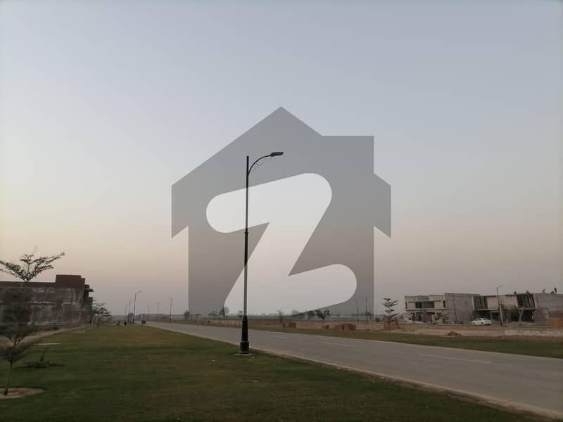 لطیف گارڈن فیصل آباد میں 8 مرلہ رہائشی پلاٹ 31.87 لاکھ میں برائے فروخت۔