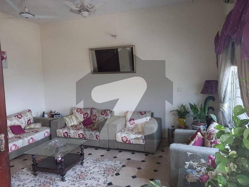 ای ۔ 11/1 ای ۔ 11 اسلام آباد میں 4 کمروں کا 7 مرلہ مکان 3.5 کروڑ میں برائے فروخت۔